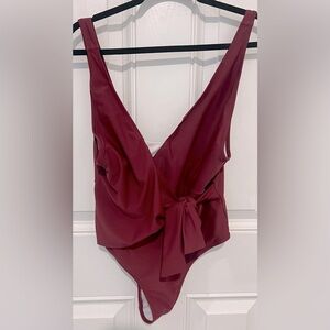 Cupshe Maroon V-Neck Wrap One Piece Swimsuit Size Medium 🌷Beach Vacation Swim